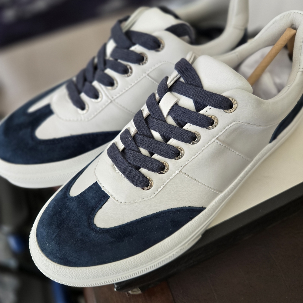 NIB J. Slides Sz 9 Gabbie White and Navy Women's Sneakers - Picture 2 of 4